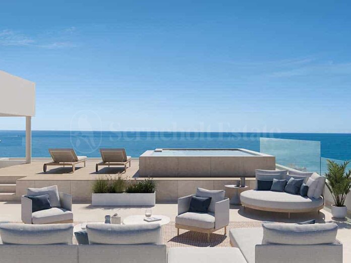 Lyxigt fyrarumspenthous med panoramautsikt över havet i västra Estepona