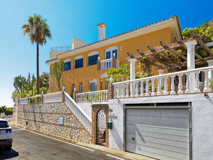 Precioso chalet de 5 dormitorios con apartamento independiente en Torremuelle
