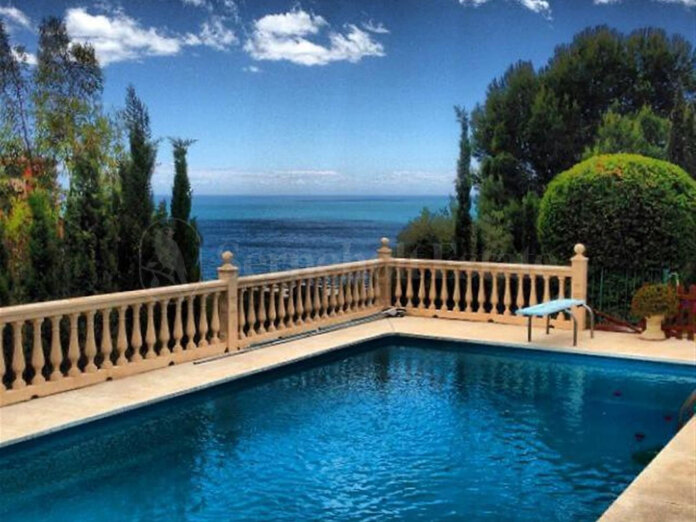 Villa en venta en Benalmadena