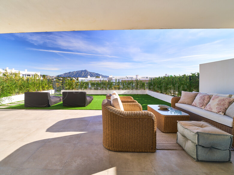 South-facing 2-bedroom ground floor apartment in Atalaya Emotion
