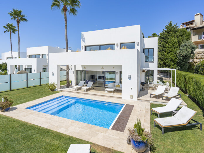 Contemporary Villa on New Golden Mile