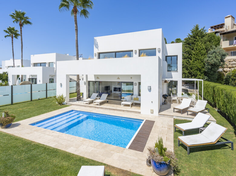 Contemporary Villa on New Golden Mile