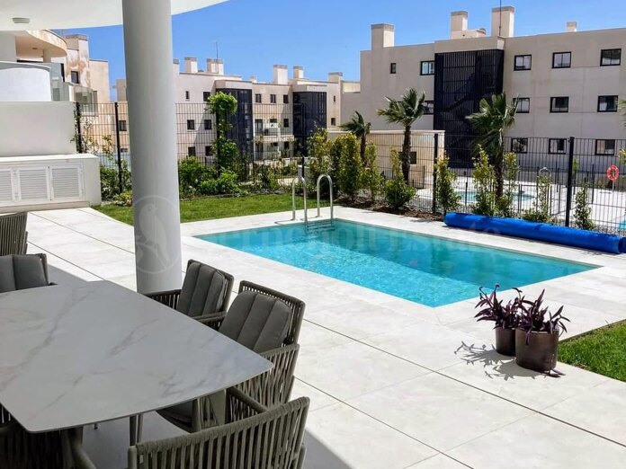 Luxury 3 bed garden villa in Higuerón West with Tourist Licence