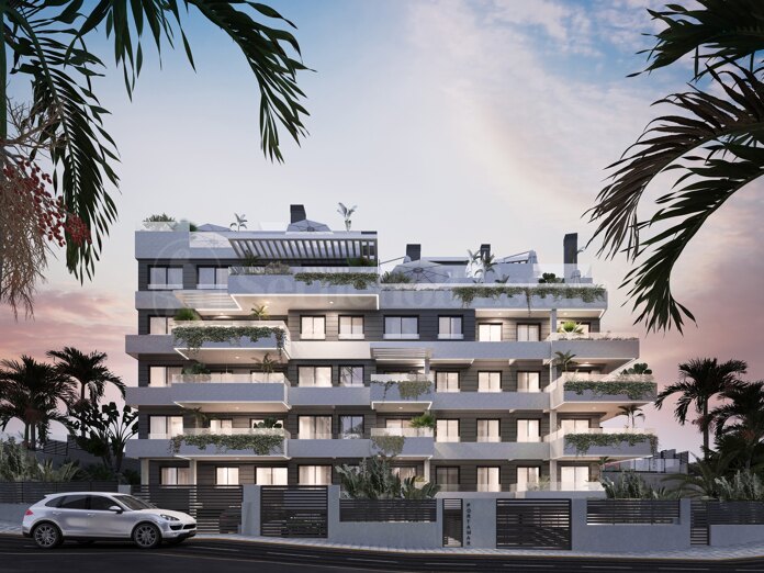 Apartamento en planta baja de 2 dormitorios con jardín privado cerca del puerto deportivo de Estepona