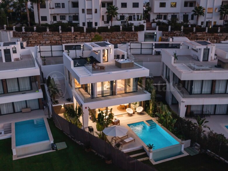 Nueva villa, Estepona, La Resina golf, piscina, jardín, Nueva Milla de Oro.