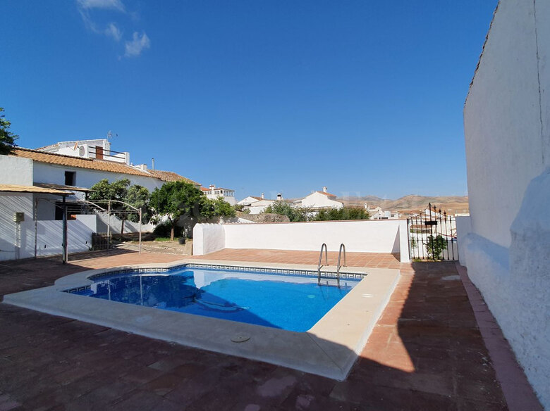 Town House Ardales, 4bed, 3 Bathrooms, private pool