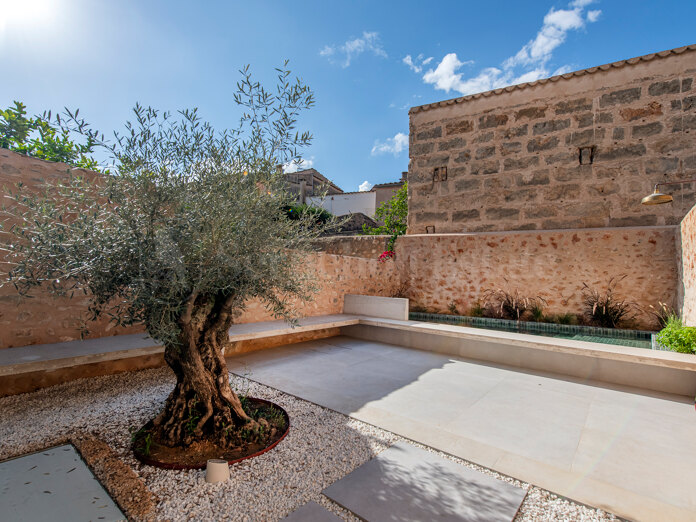 Nyrenoverad Townhouse med privat pool