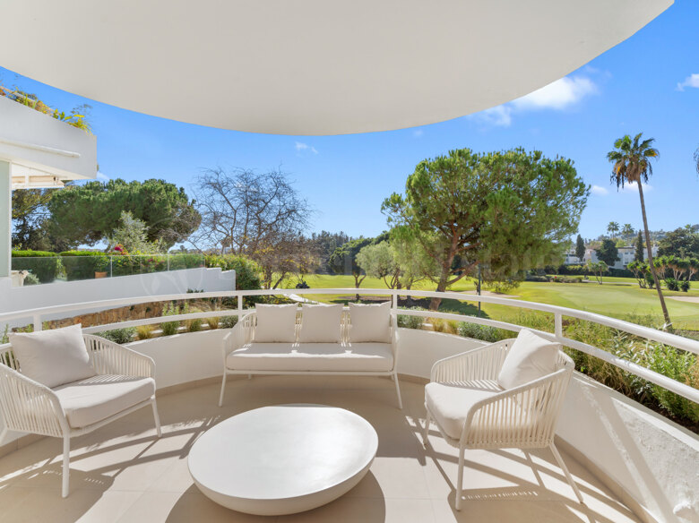 Renovated Apartment with Modern Elegance and Golf Views