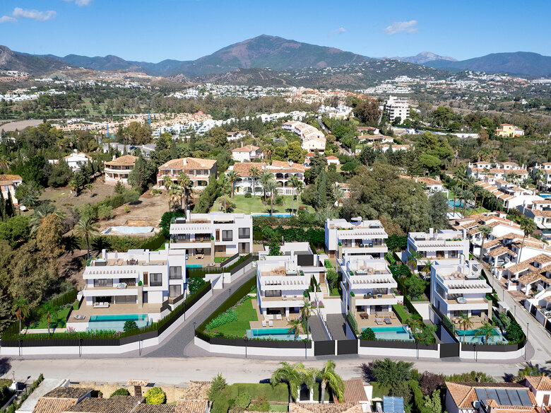 Luxury 4 Bedroom Villa with 513 m² Garden, Solarium & Sea Views | Seven Diamonds