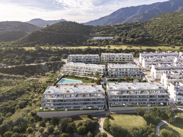 Asequible apartamento contemporáneo de 2 dormitorios en Estepona con amplia terraza