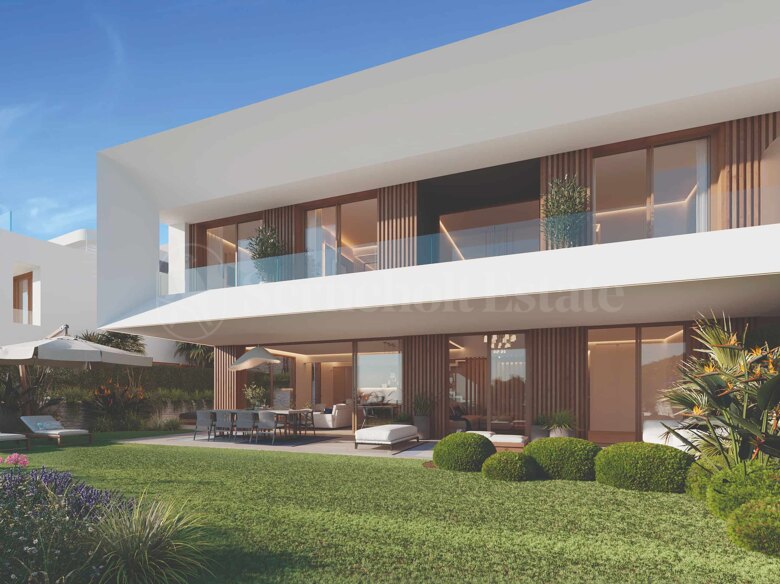 Exceptional 4-Bedroom Corner Townhouse with 107 m² Private Garden and 118 m² Rooftop Solarium