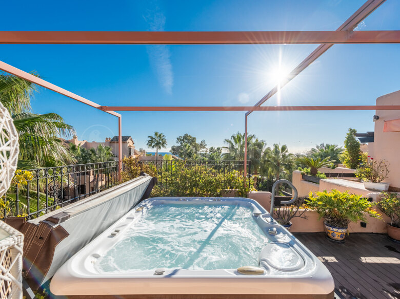 Renovated duplex penthouse next to the beach and amenities in San Pedro Alcántara