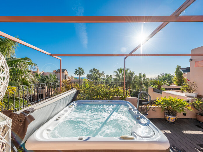 Zweistöckiges Penthouse zu verkaufen in San Pedro Playa, San Pedro de Alcantara