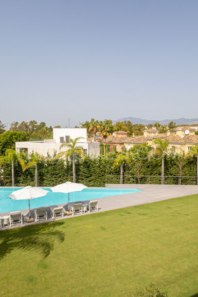 Luxury Six-Bedroom Villa
