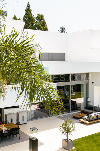 Luxury Six-Bedroom Villa