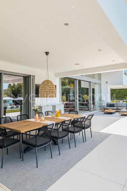 Luxury Six-Bedroom Villa