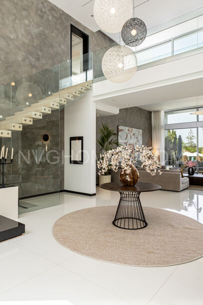 Luxury Six-Bedroom Villa