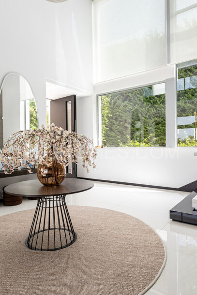 Luxury Six-Bedroom Villa