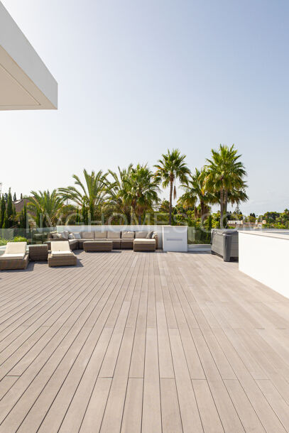 Luxury Six-Bedroom Villa