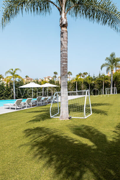 Luxury Six-Bedroom Villa