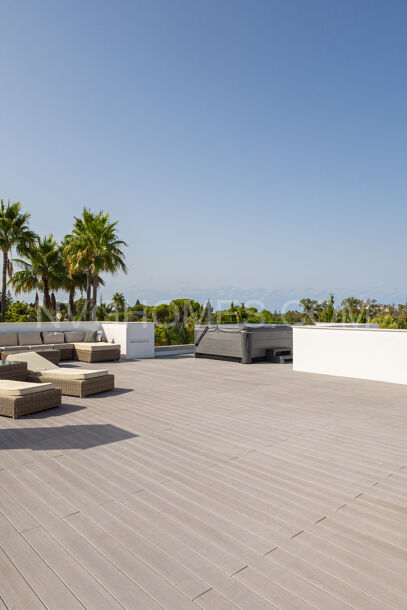Luxury Six-Bedroom Villa