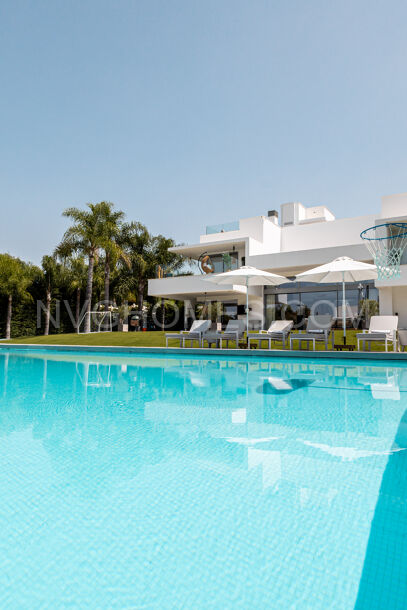 Luxury Six-Bedroom Villa