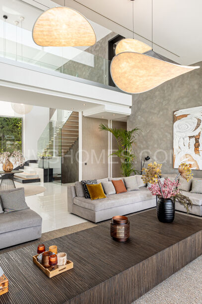 Luxury Six-Bedroom Villa