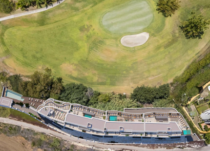 Breeze is a spectacular project of 34 amazing apartments and penthouses, located in front line golf in Marbella