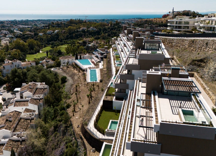 Fantastic complex of 3 and 4 bedroom apartments with panoramic sea views over the Golf Valley