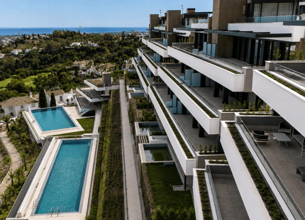 Fantastic complex of 3 and 4 bedroom apartments with panoramic sea views over the Golf Valley