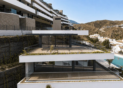 Fantastic complex of 3 and 4 bedroom apartments with panoramic sea views over the Golf Valley