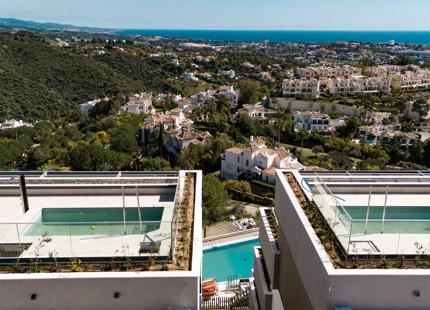 Fantastic complex of 3 and 4 bedroom apartments with panoramic sea views over the Golf Valley