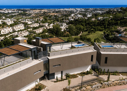 Fantastic complex of 3 and 4 bedroom apartments with panoramic sea views over the Golf Valley