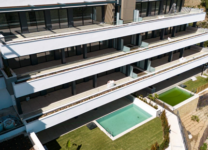 Fantastic complex of 3 and 4 bedroom apartments with panoramic sea views over the Golf Valley