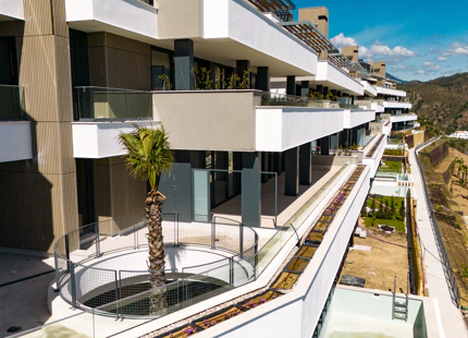 Fantastic complex of 3 and 4 bedroom apartments with panoramic sea views over the Golf Valley