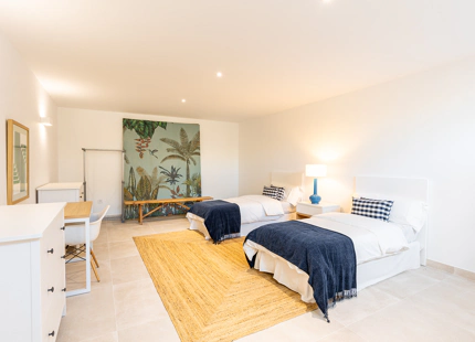 NARA MARBELLA: Exclusivo conjunto de 8 villas de lujo en Valdeolletas, Marbella, con piscina privada y vistas al mar