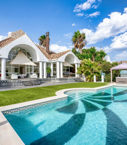 Villa de luxe unique face au terrain de golf à vendre à Aloha, Nueva Andalucía, Marbella.