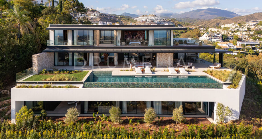 New Architectural Masterpiece in El Herrojo Alto, La Quinta, Benahavís