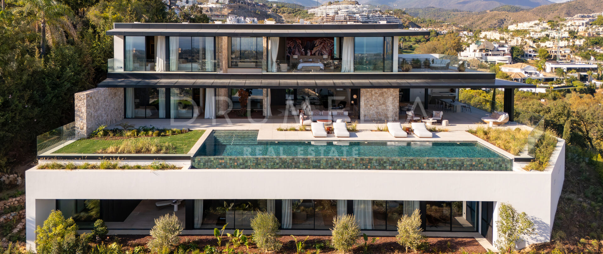 Nowe arcydzieło architektoniczne w El Herrojo Alto, La Quinta, Benahavís