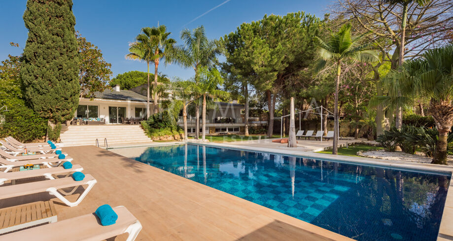 Elegant modern luxury villa for sale in Hacienda Las Chapas, Marbella East