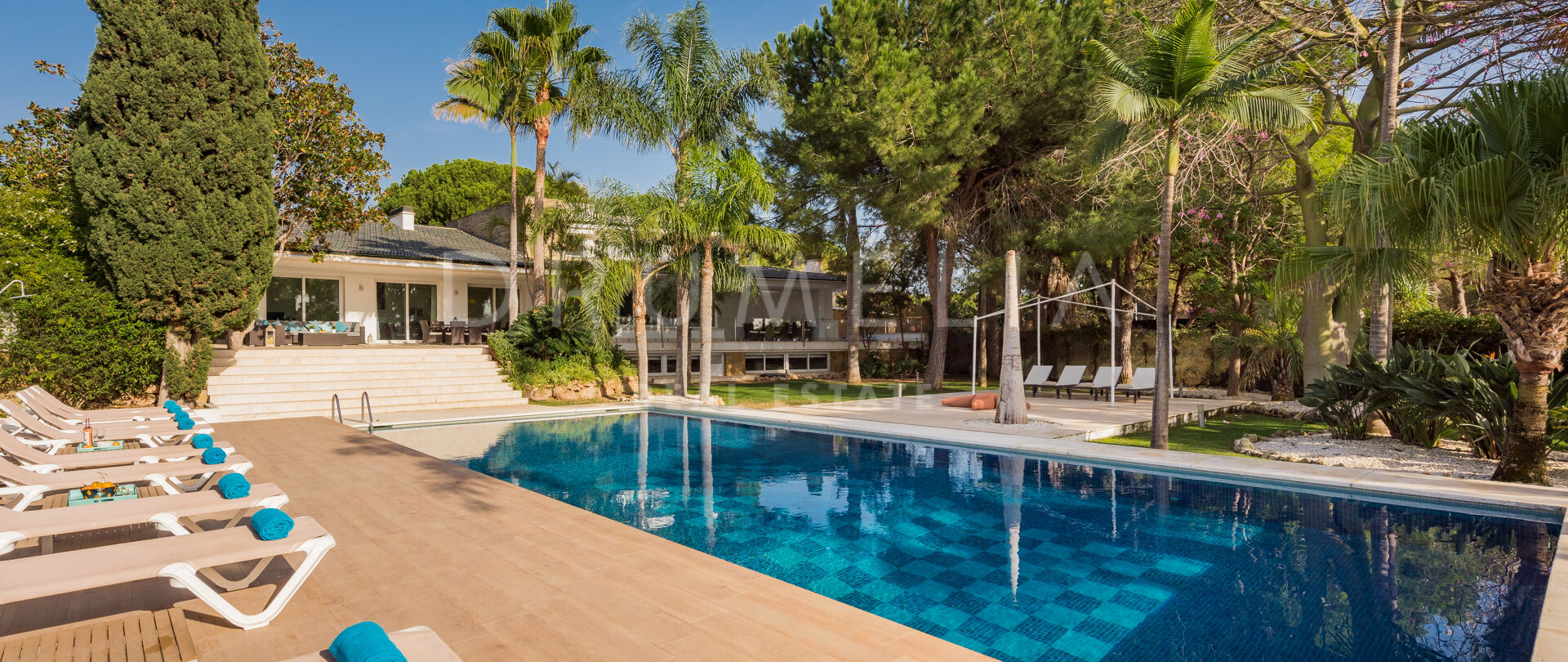 Elegante moderne Luxusvilla zum Verkauf in Hacienda Las Chapas, Marbella Ost