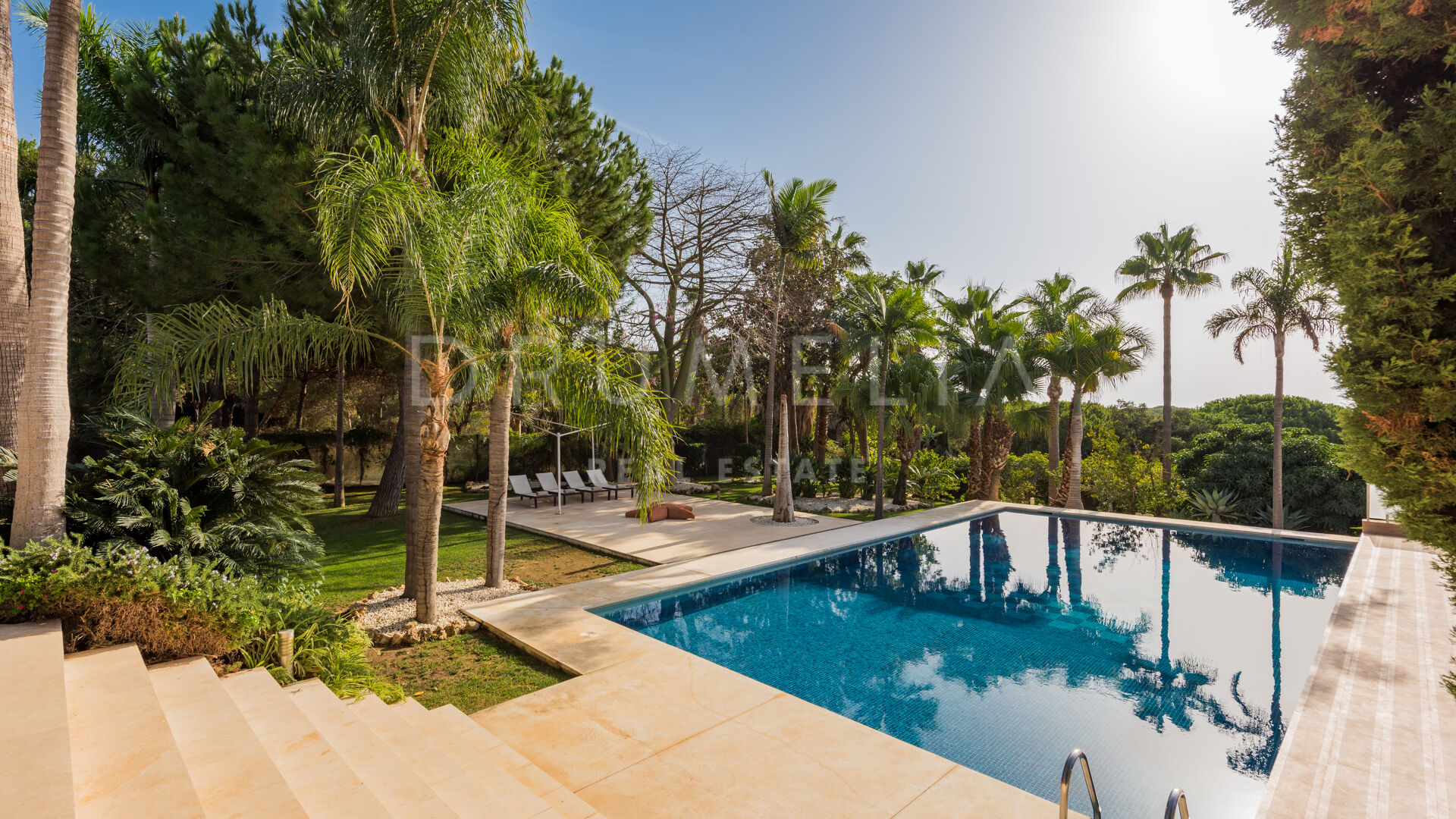 elegant-modern-luxury-villa-for-sale-in-hacienda-las-chapas-marbella-east