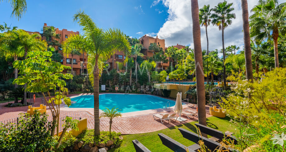 Superb 2-Level Apartment in La Alzambra Hill Club, Nueva Andalucía, Marbella