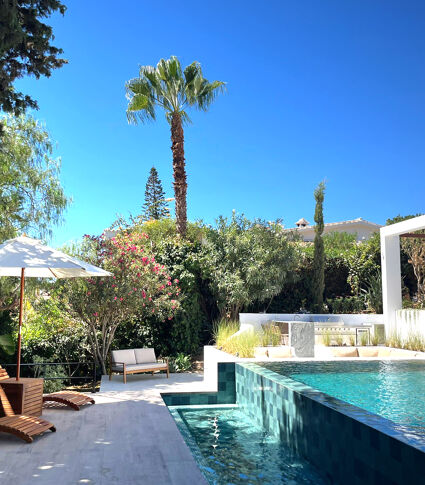 Villa de diseño contemporáneo-clásico a medida en venta en la hermosa El Rosario, Marbella Este