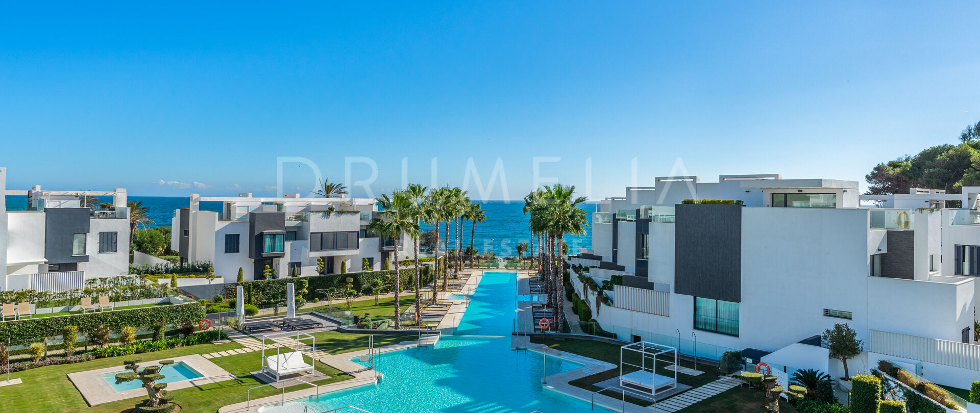 The Island 29 - Modernes Luxus-Stadthaus mit Meer- und Bergblick in erster Strandlinie in Estepona