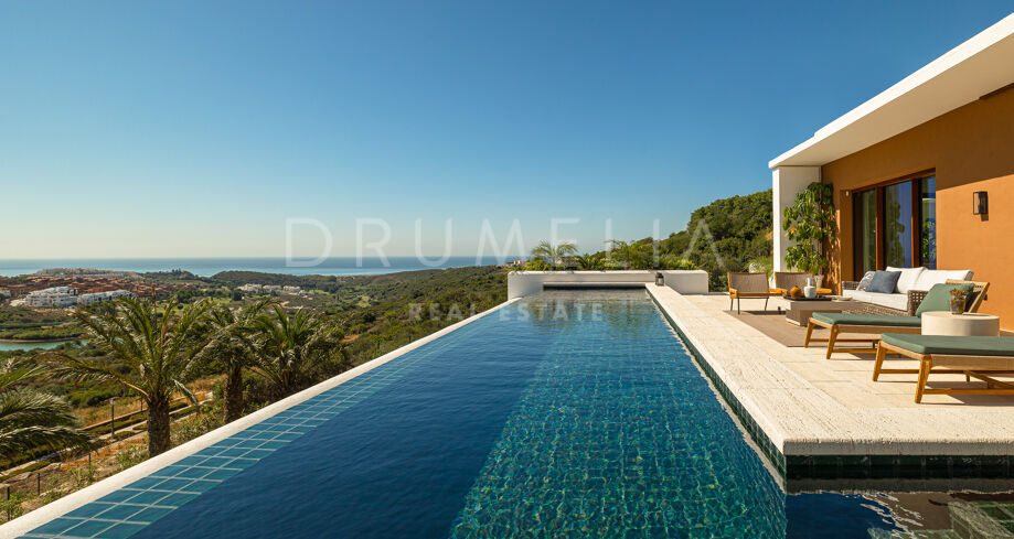 Elegant villa med panoramautsikt över havet och golfbanan i Finca Cortesin Golf Resort