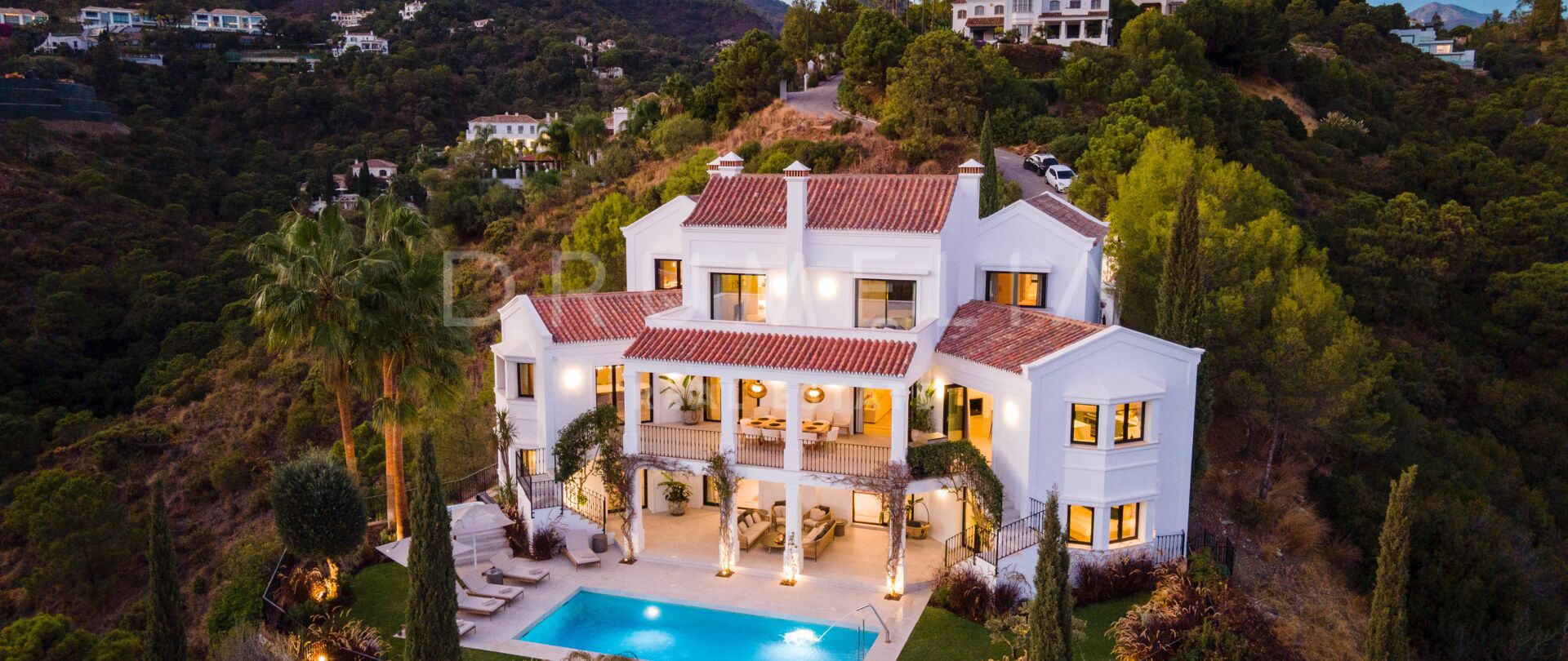 El Mirador 1 - Elegant andalusian-style mansion with panoramic sea and mountains views in El Madroñal, Benahavis