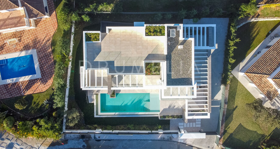 Precioso proyecto de una moderna villa de lujo a estrenar en venta en Marbesa, Marbella Este