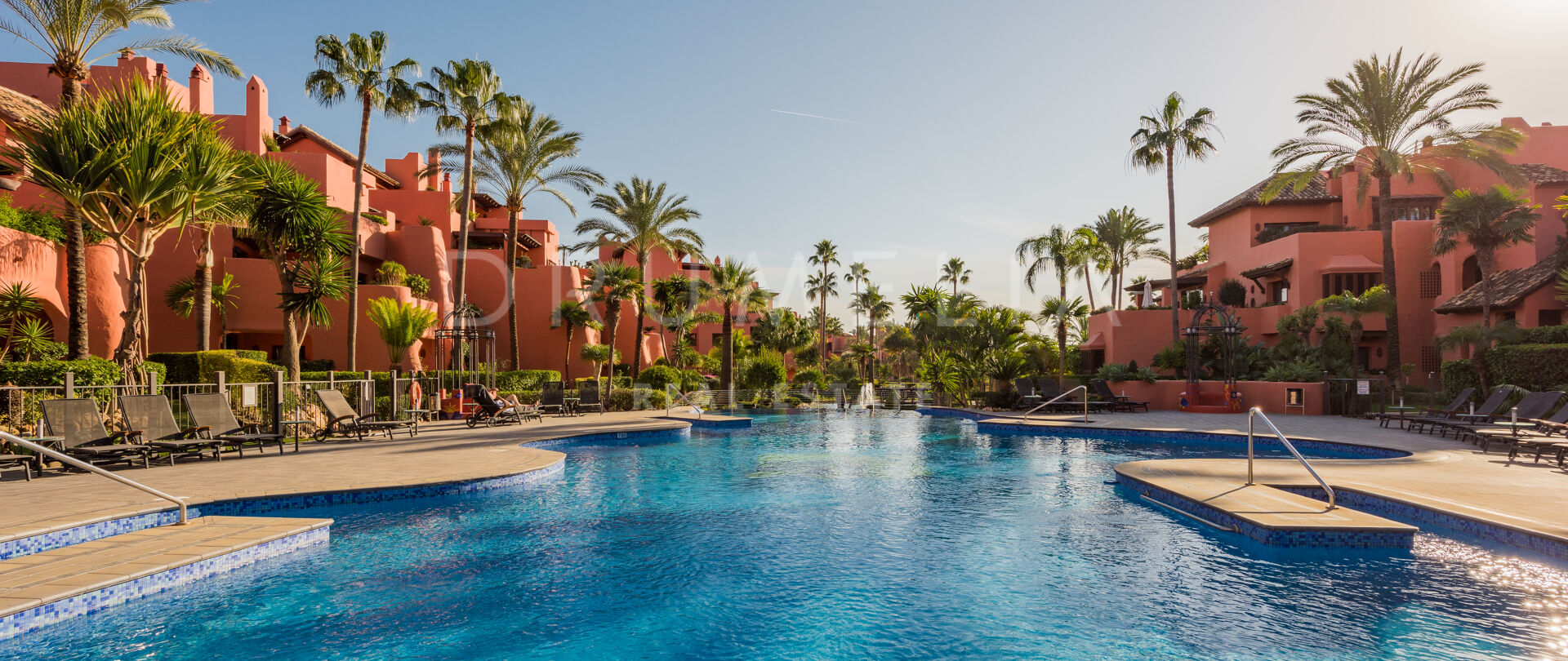 На первой линии пляжа, современная роскошная квартира с модным интерьером Lagom вTorre Bermeja