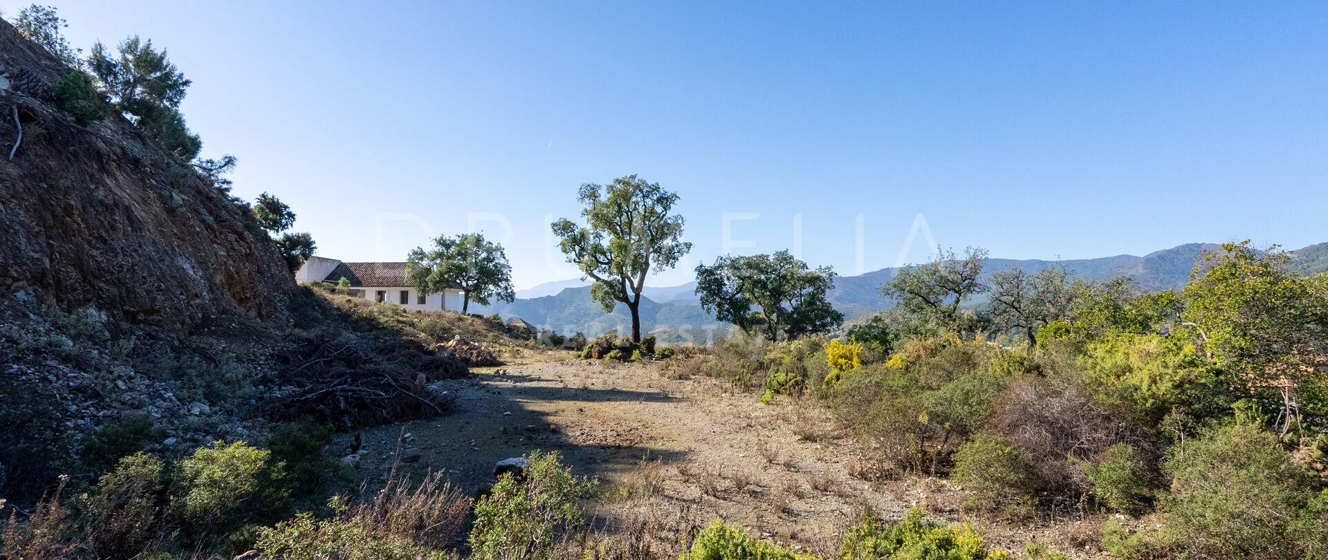 Superb plot with beautiful mountain views for sale in La Zagaleta Golf Resort, Benahavís